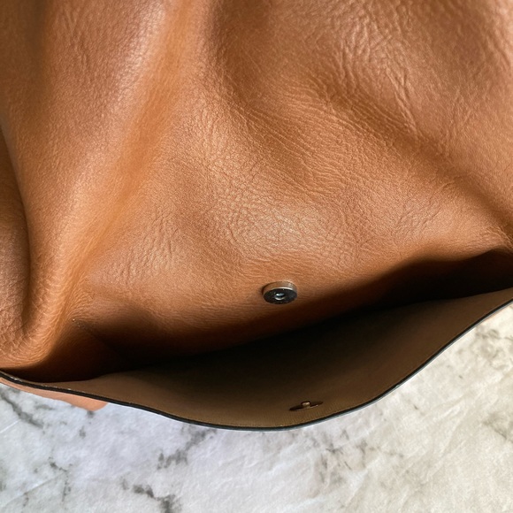 ❗️sold in garage sale❗️ Carmel cognac leather tote - Picture 8 of 15